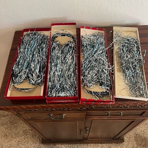 Vintage Christmas Tree Icicles. 6 Packages. Great Condition!! - Picture 3 of 3
